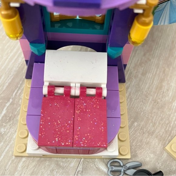 LEGO Disney Tangled Series Rapunzel's Castle Bedroom Set 41156 - Picture 4 of 6